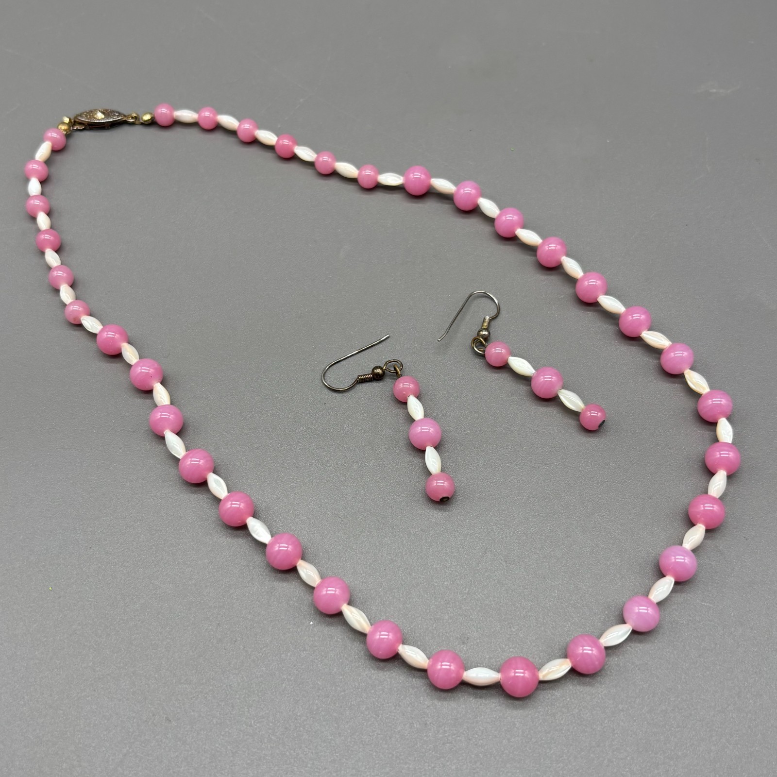 Vintage Mother of Pearl Pink Glass Beaded Necklace Dangle Earrings Set 20″ MCM