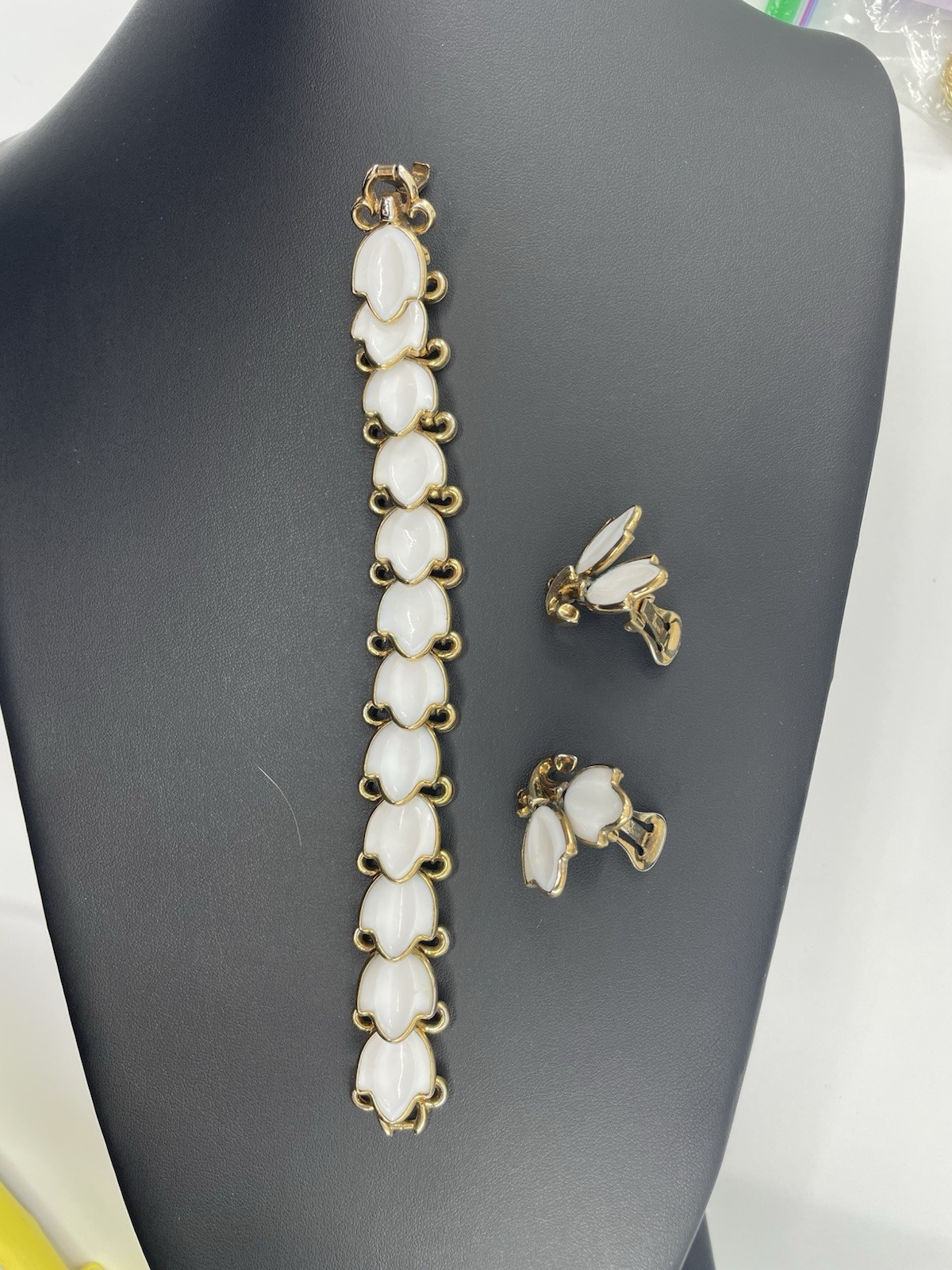 Vintage Crown Trifari Pat Pend Milk Glass Floral Bracelet Clip On Earrings Set