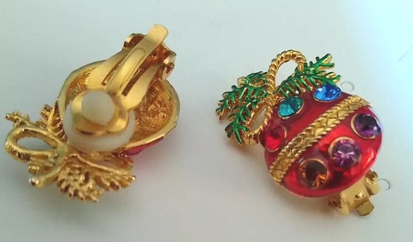 Vtg Christmas Earrings ornaments Gold Green Red Enamel Clip On colorful glass