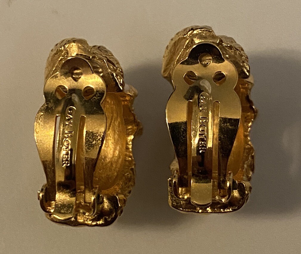 Vtg GAY BOYER Signed White Enamel Gold Tone Rope Design Retro Chic NY Earrings