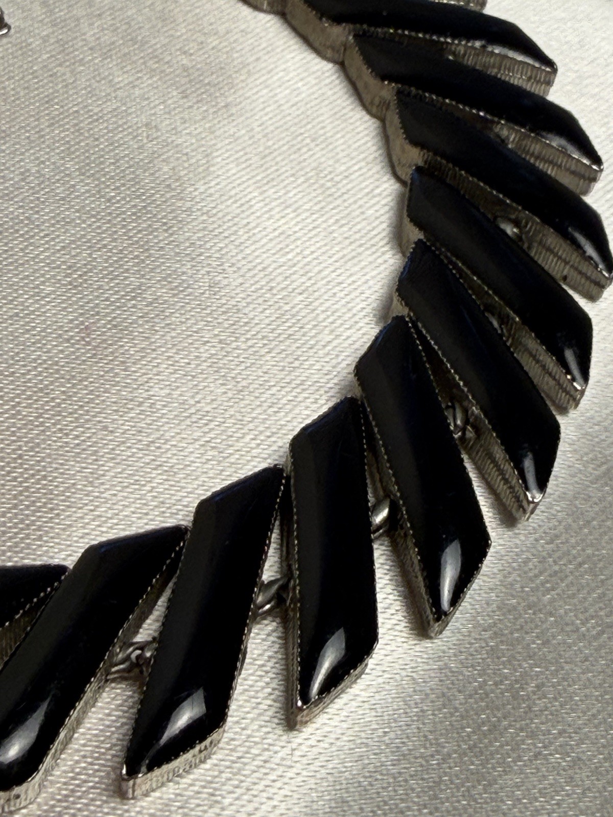 Vintage Silver Tone & Black Link Bracelet – Sleek Articulated Design 7″