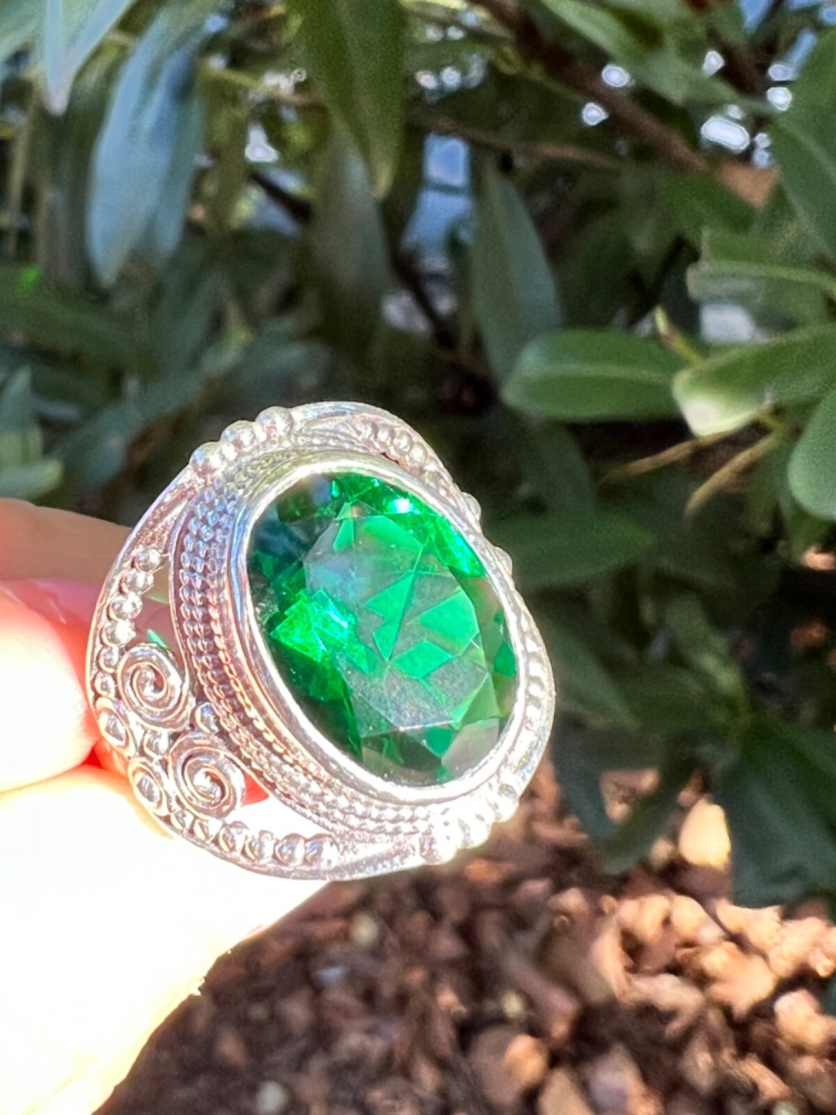 VINTAGE LARGE VIVID GREEN OVAL PASTE GLASS RING 925 STERLING SILVER ORNATE