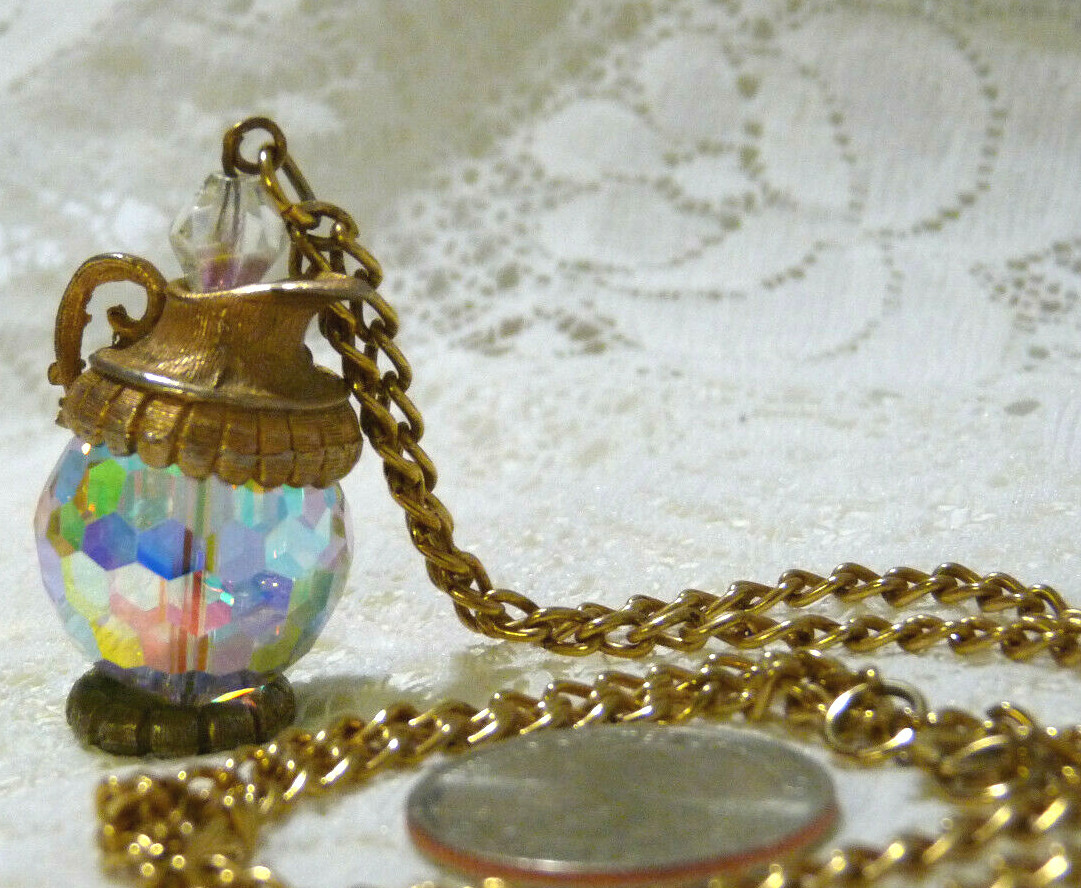 Lovely Vintage Gold Tone Crystal Water Jar Pendant/Necklace MM39