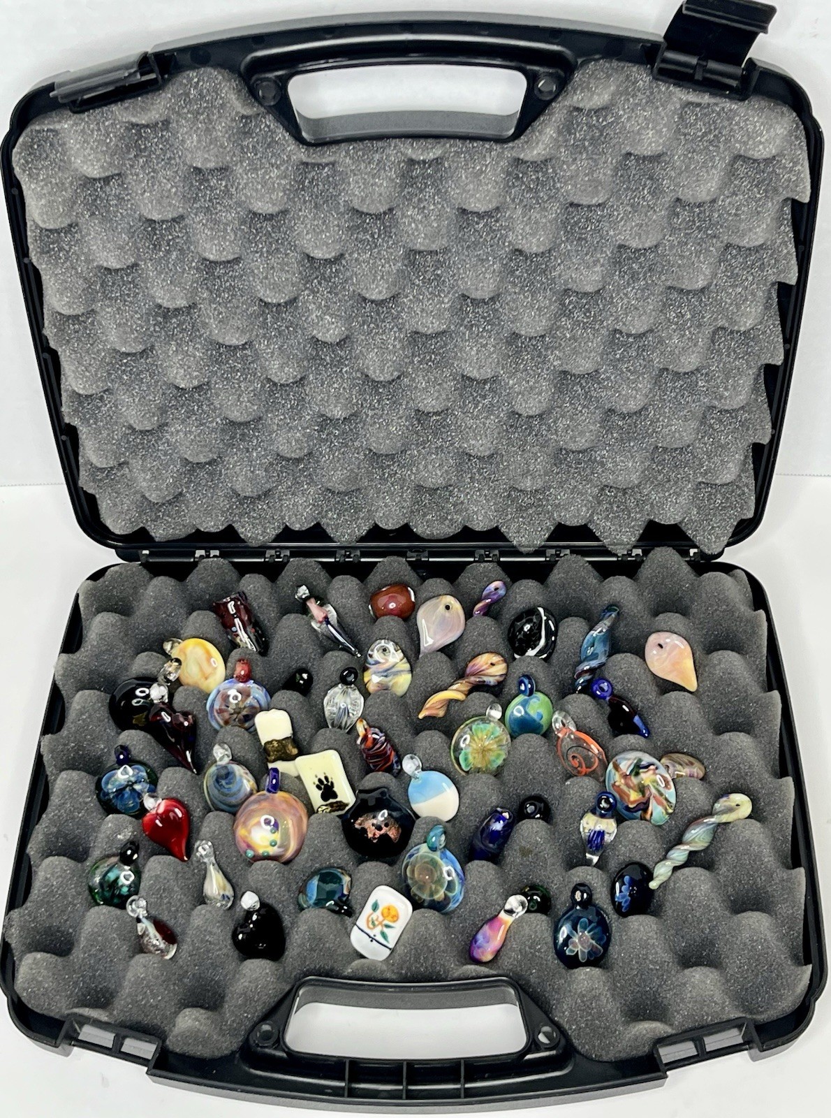 Lot Of 46 Artisan HandBlown Art Glass Flower Pendants Beads Murano Style In Case