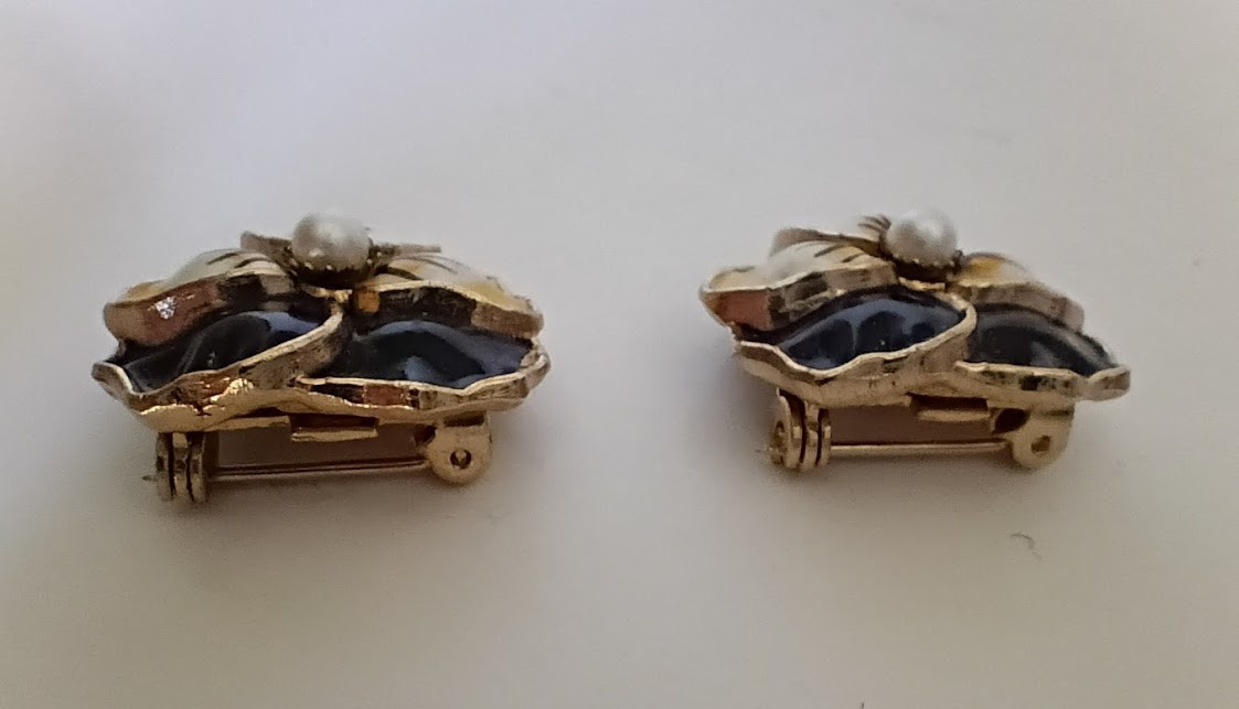 Vintage PAIR of Enamel Painted PANSY Flower Faux Pearl SCATTER Brooch Pin (2 PC)