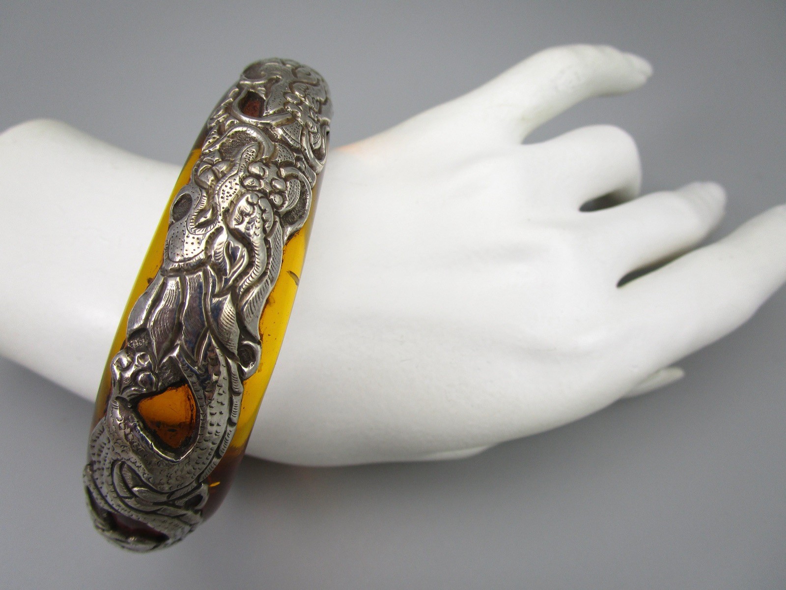 TIBET REPOUSSE STERLING SILVER ON FAUX AMBER RESIN DOUBLE DRAGON BANGLE BRACELET