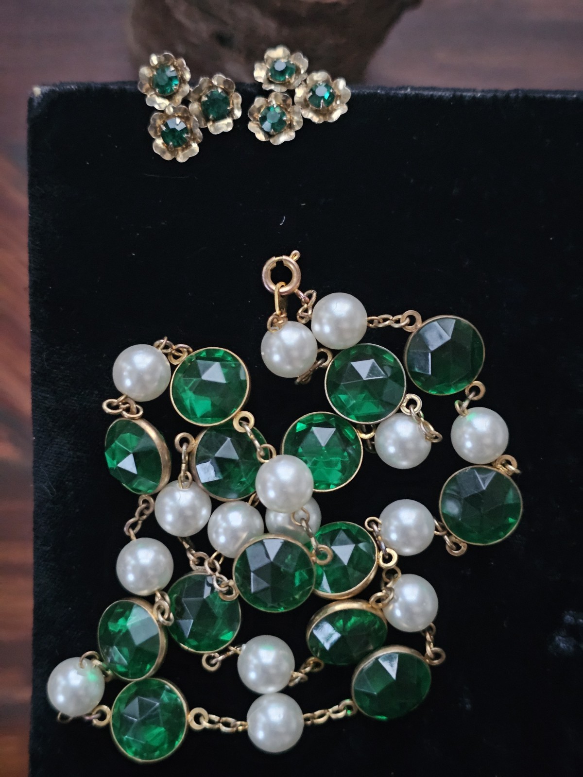 Vtg Green Acrylic Bezel Set Crystal Faux Pearl Goldtone Necklace Screwback Ear
