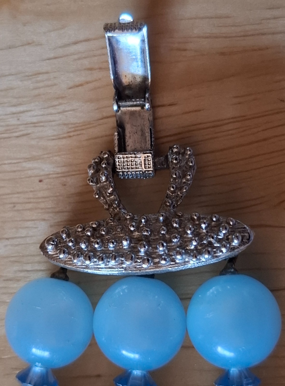 Jewelry Vintage Silver Tone Triple Strand Blue Moonglow Lucite Beads Bracelet