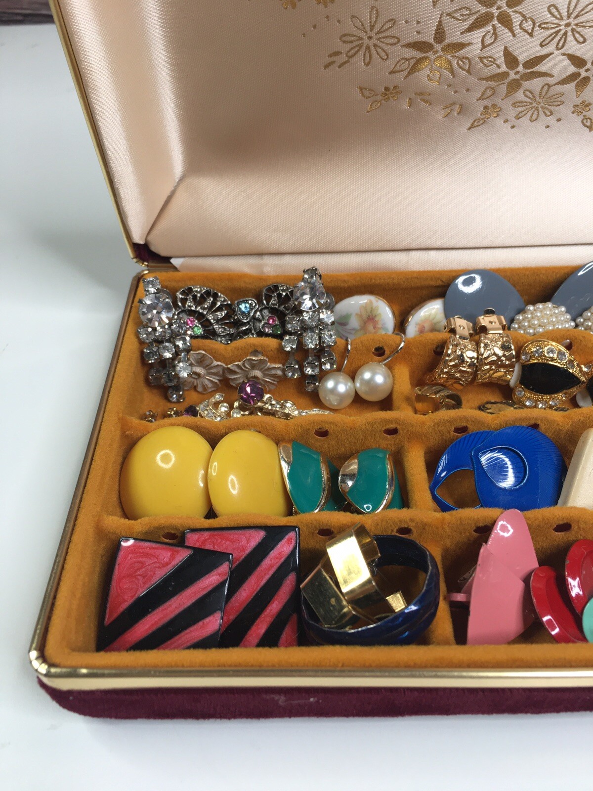 Vtg. Lot of 34 Retro Enamel Metal Pierced Earrings 60’S 70’s 80’s In Mele Box