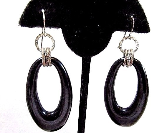 PIERCED EARRINGS PLASTIC HOOP WITH SILVER TONE TEXTURED ACCENTS BLACK SHINY