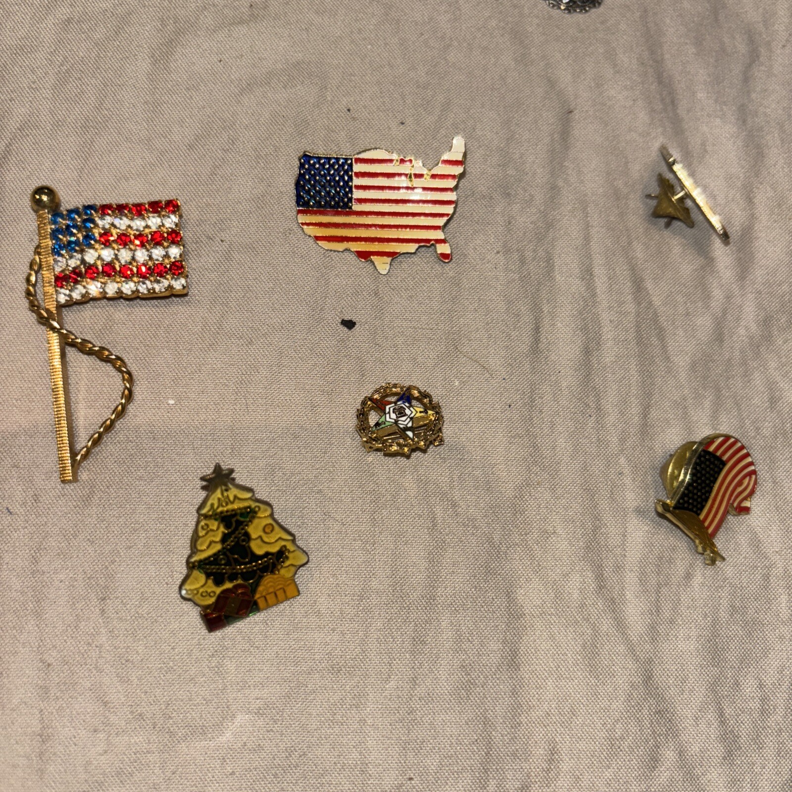 40 PIECE LOT VINTAGE COSTUME JEWELRY: NECKLACES, RINGS, PENDANTS, ETC AUCTION #8