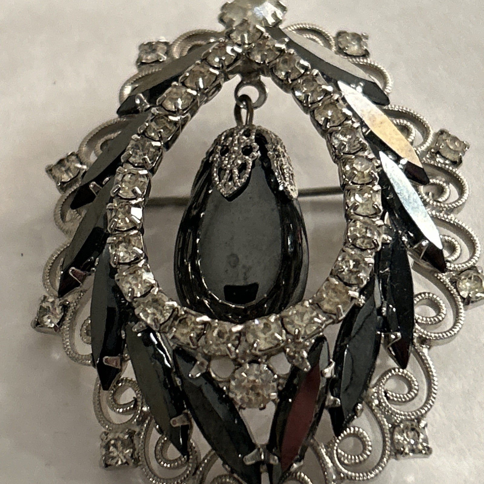 Vintage Juliana (DeLizza & Elster) hematite and rhinestone dangle brooch