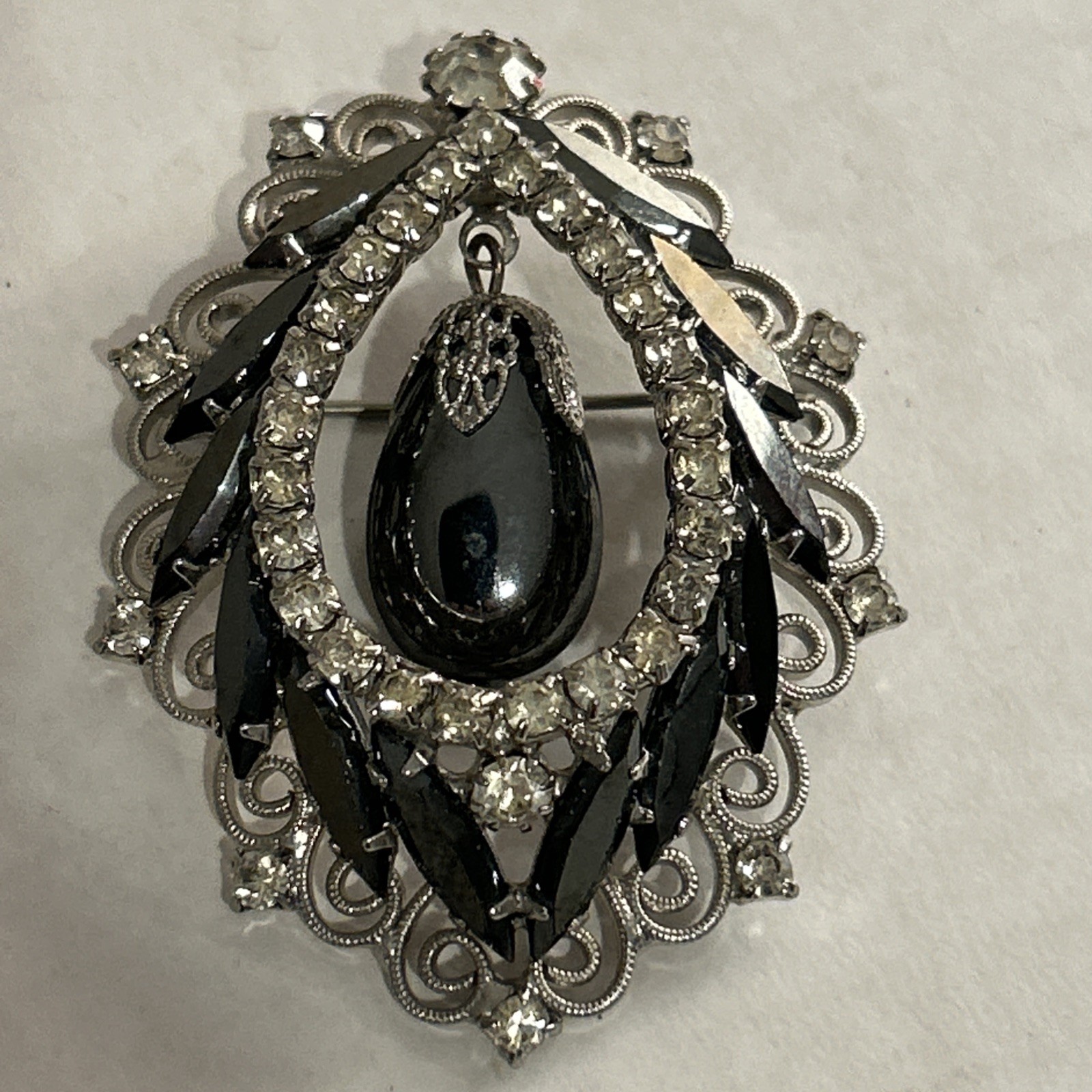 Vintage Juliana (DeLizza & Elster) hematite and rhinestone dangle brooch