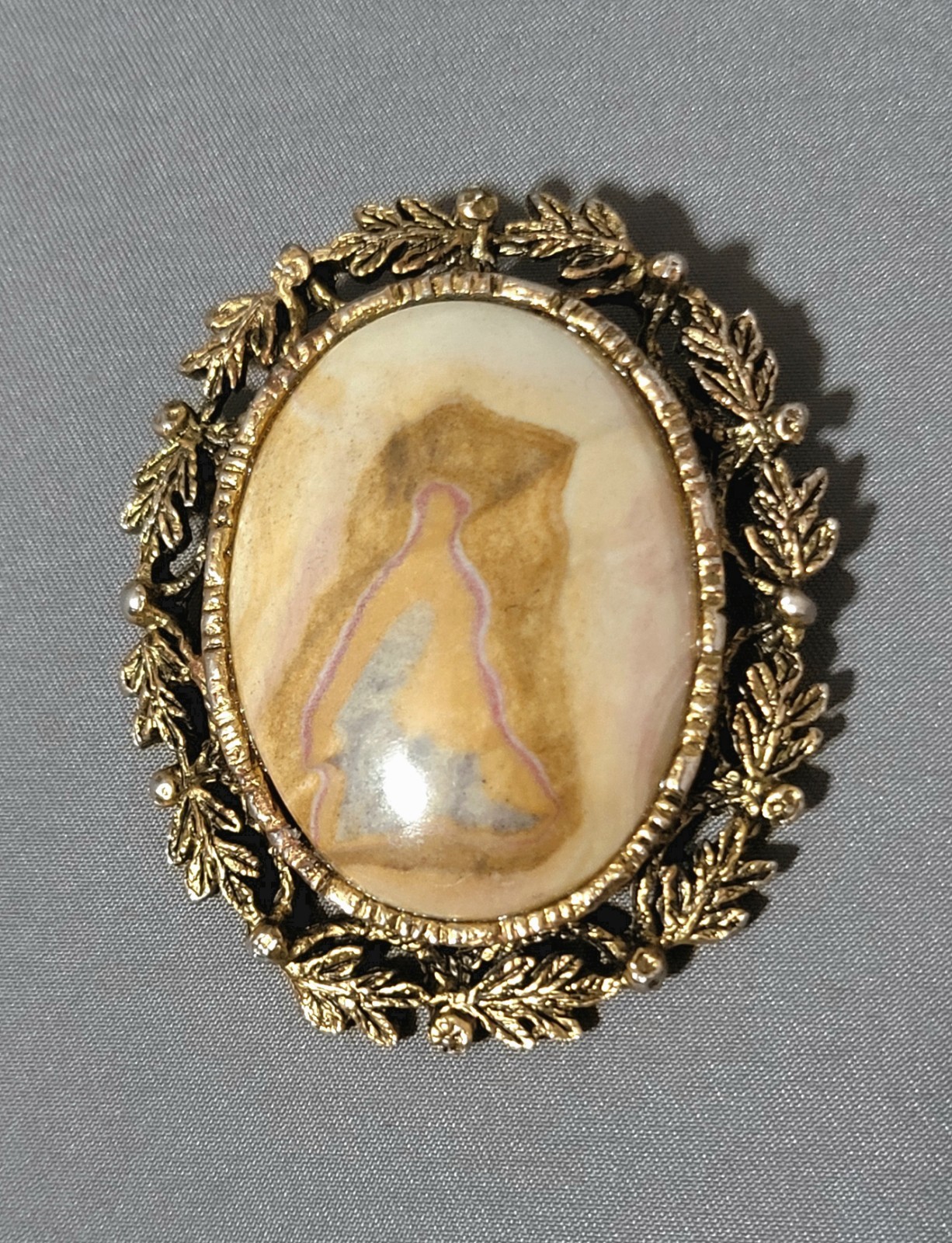 Vtg. Oval Agate Cabochon Brooch Pins Bezel Leaf Frame Silver & Gold Tone Set 2