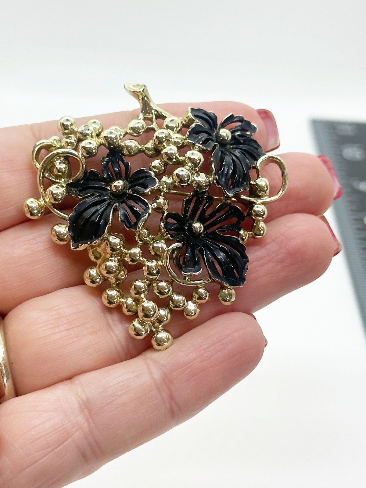 Vintage Grape Cluster Brooch With Black Enamel Leaves Gold Tone Sarah Coventry