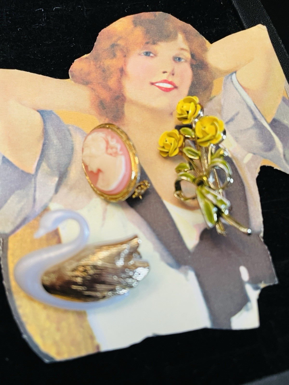 Jewelry Lot Brooches Insect Drummer Cameo Dolphin Keyring Swan Kilt Pin 18 Pcs