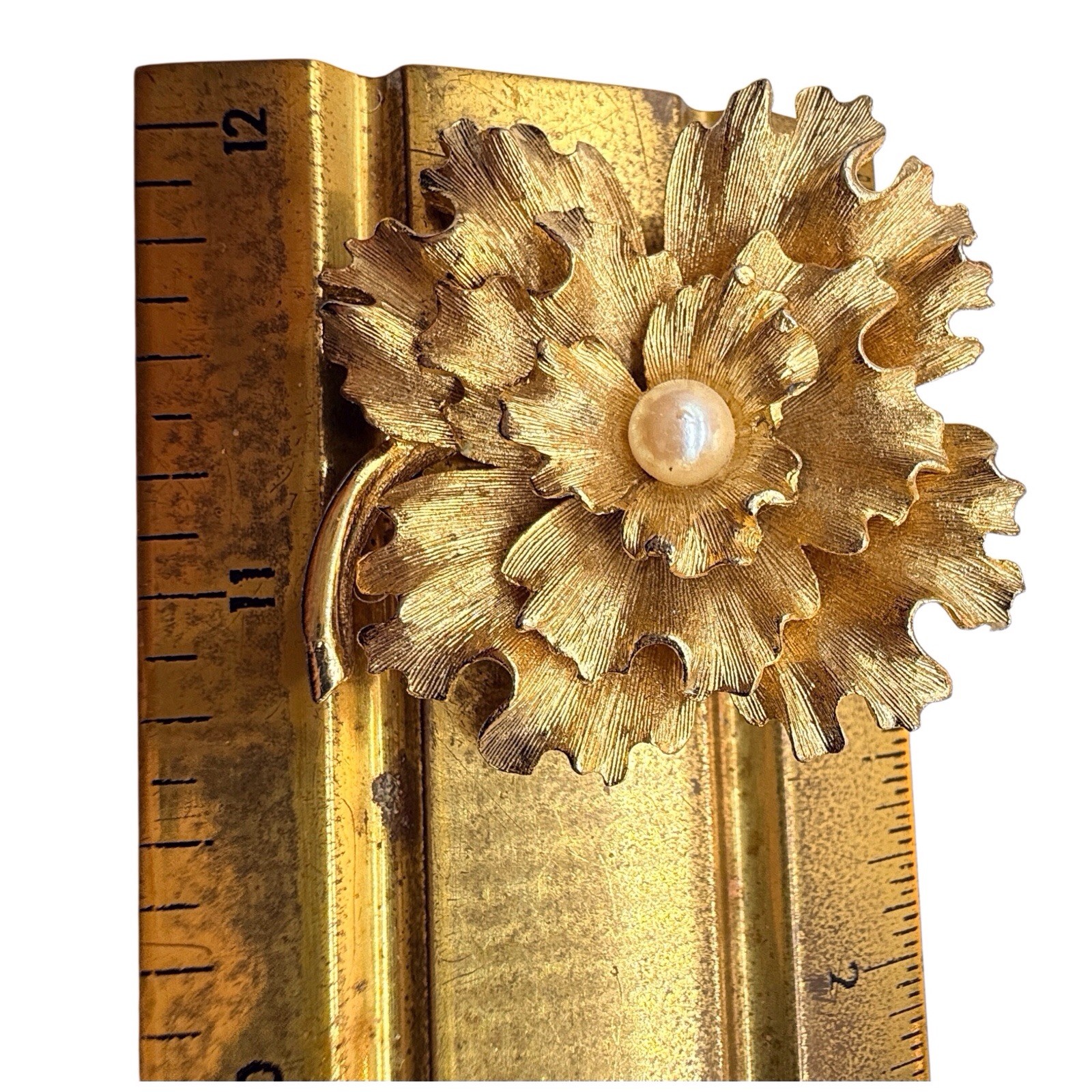 Vintage Faux Pearl Flower Brooch Carnation Brushed Gold Tone Shiny Stem Pin B6