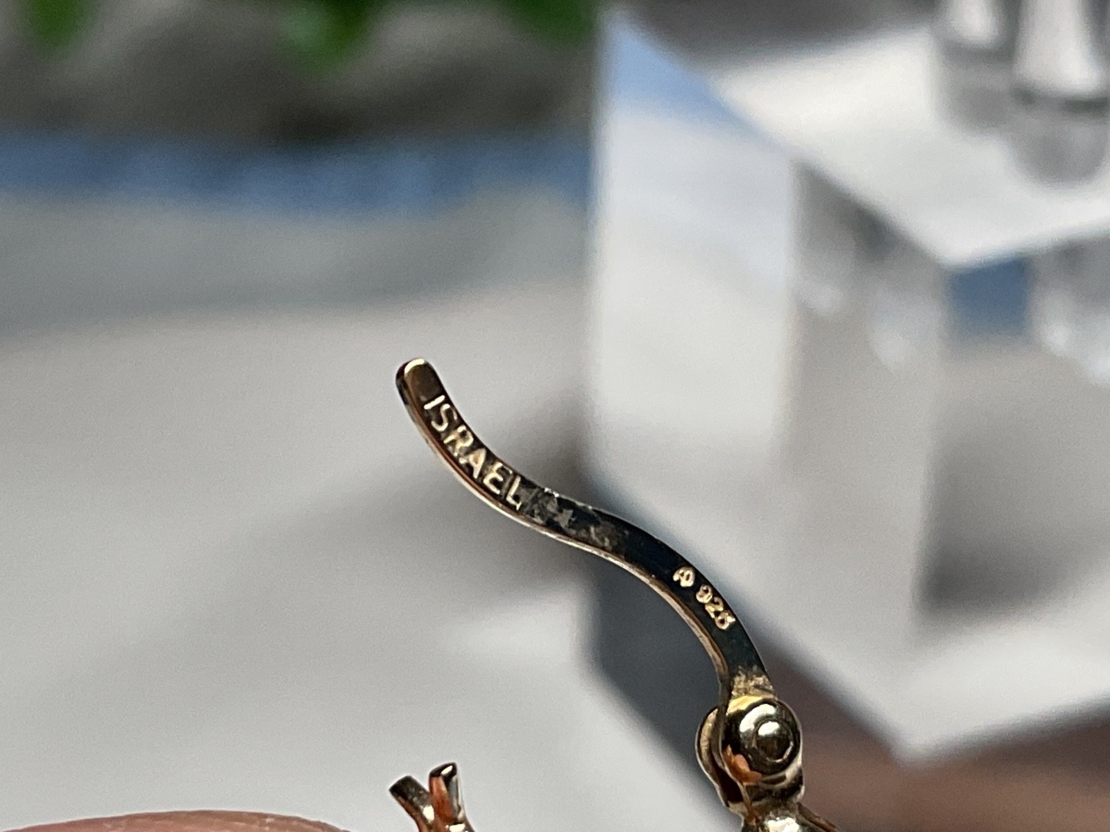 Vintage ribbon swirl earrings marked 925 and Israel marked on it as well