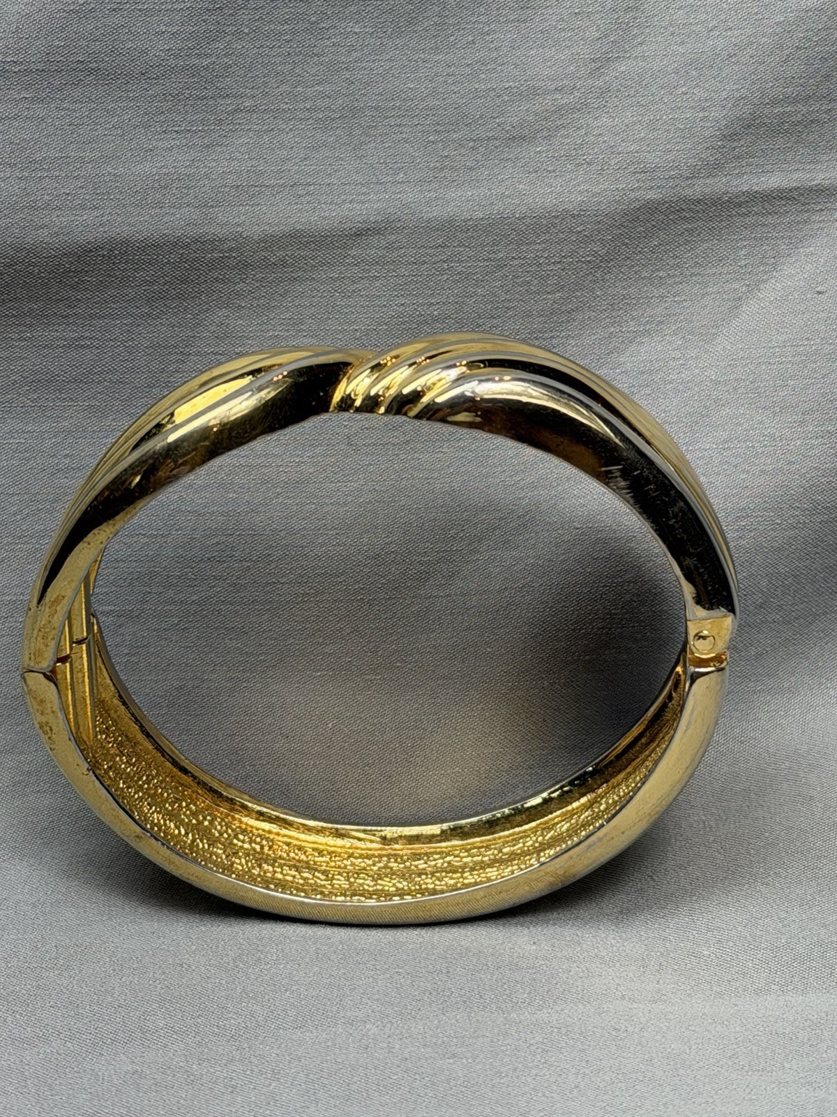 1980s Gold Tone Bangle Bracelet Ribbed Twist Spring Hinge Open Close