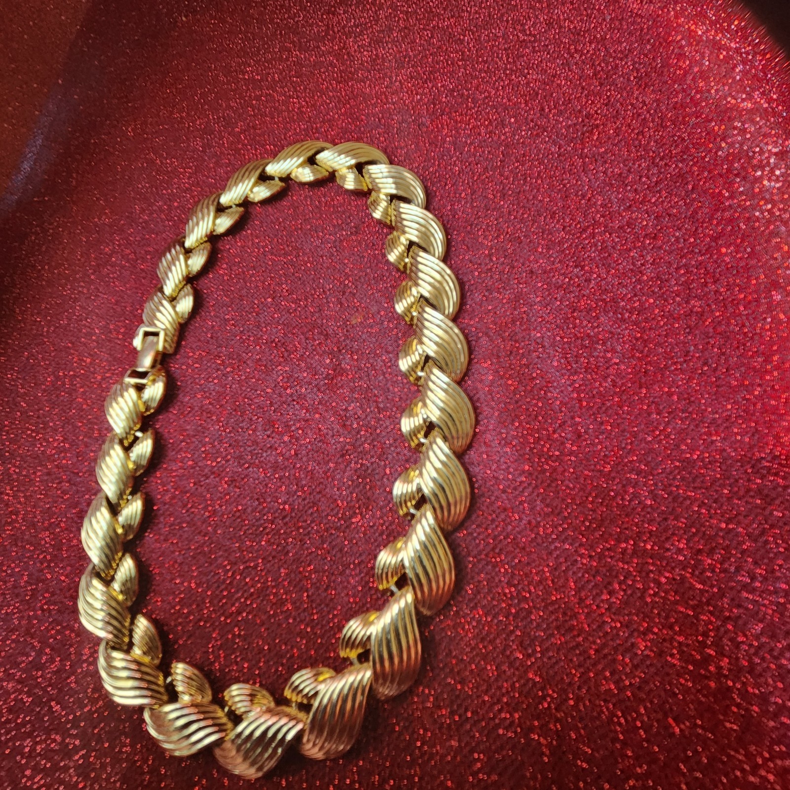 Vintage NAPIER Gold Tone Heavy Ribbon Swirl Statement Collar Necklace Retro