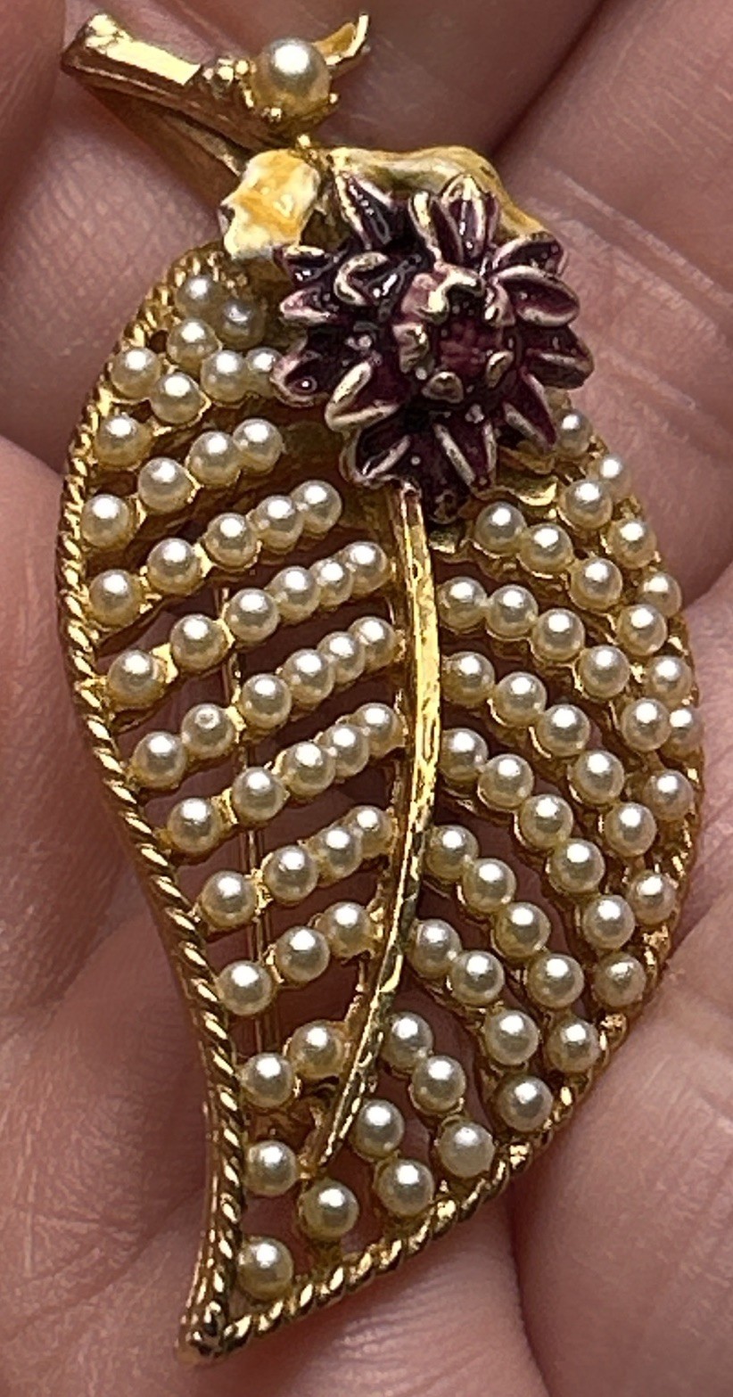 Vintage BSK Faux Seed Pearl Purple Enamel Flower Leaf Brooch Gold Tone 1950’s