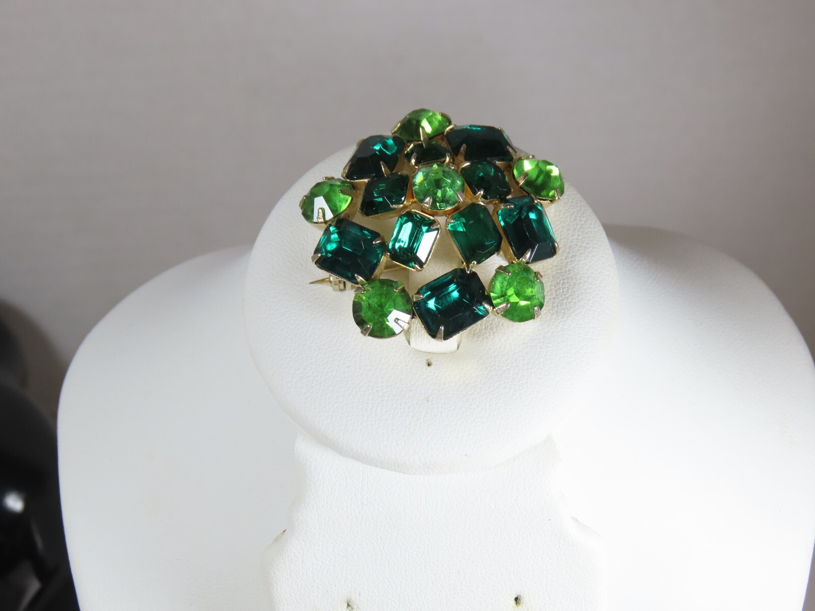Rhinestone Brooch Vintage Light Dark Green Gold Tone Prong Stunning D1542