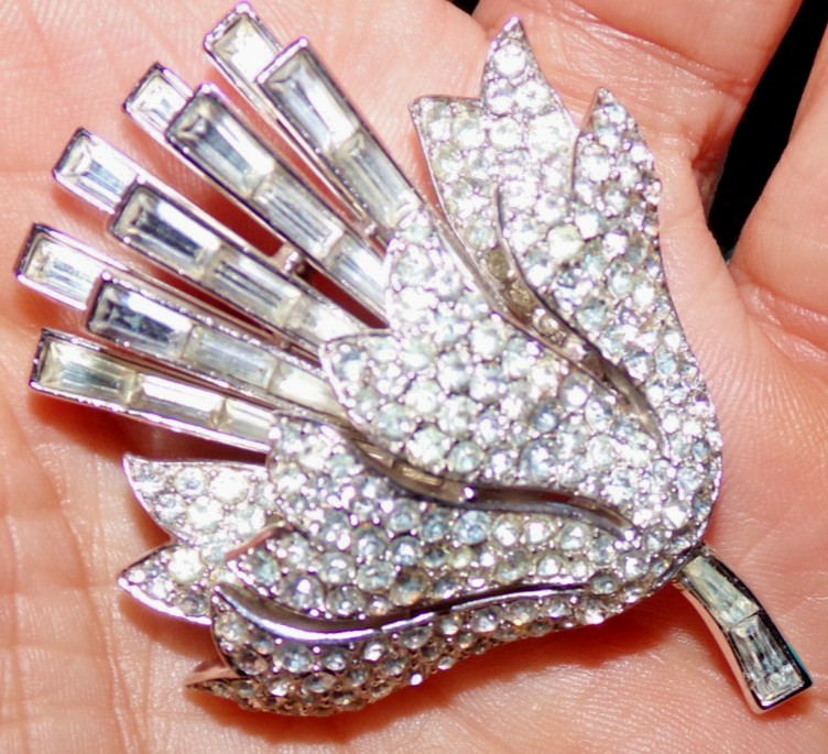 JAW DROPPING rhinestone pin signed Crown Trifari-OMG!!—2 inch