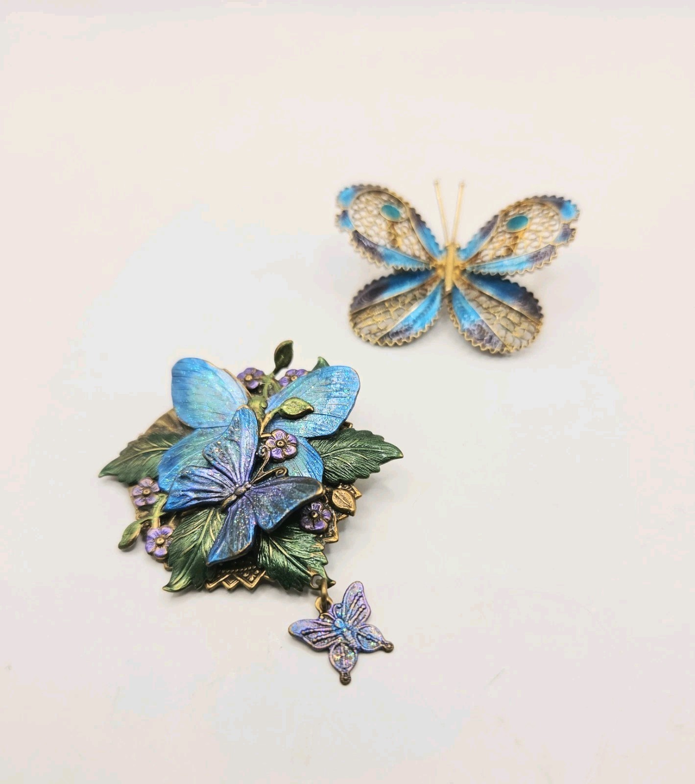 Brooch Set Of 2 Flowers & Butterflies Hues Of Blue Green & Violet Brass Tone0321