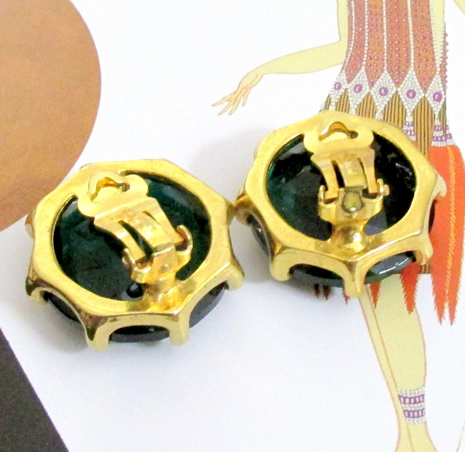 Vtg Runway 1″ Round Glamorous Emerald Green Acrylic “Crystal” Earrings 80s Clip