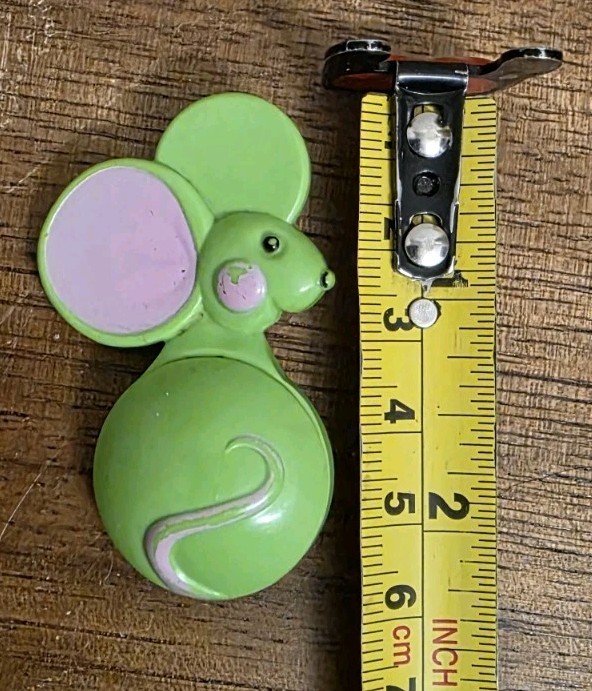 Vintage 1971 Avon Green Mouse Fragrance Glace’ Pin Pal Very Good Condition