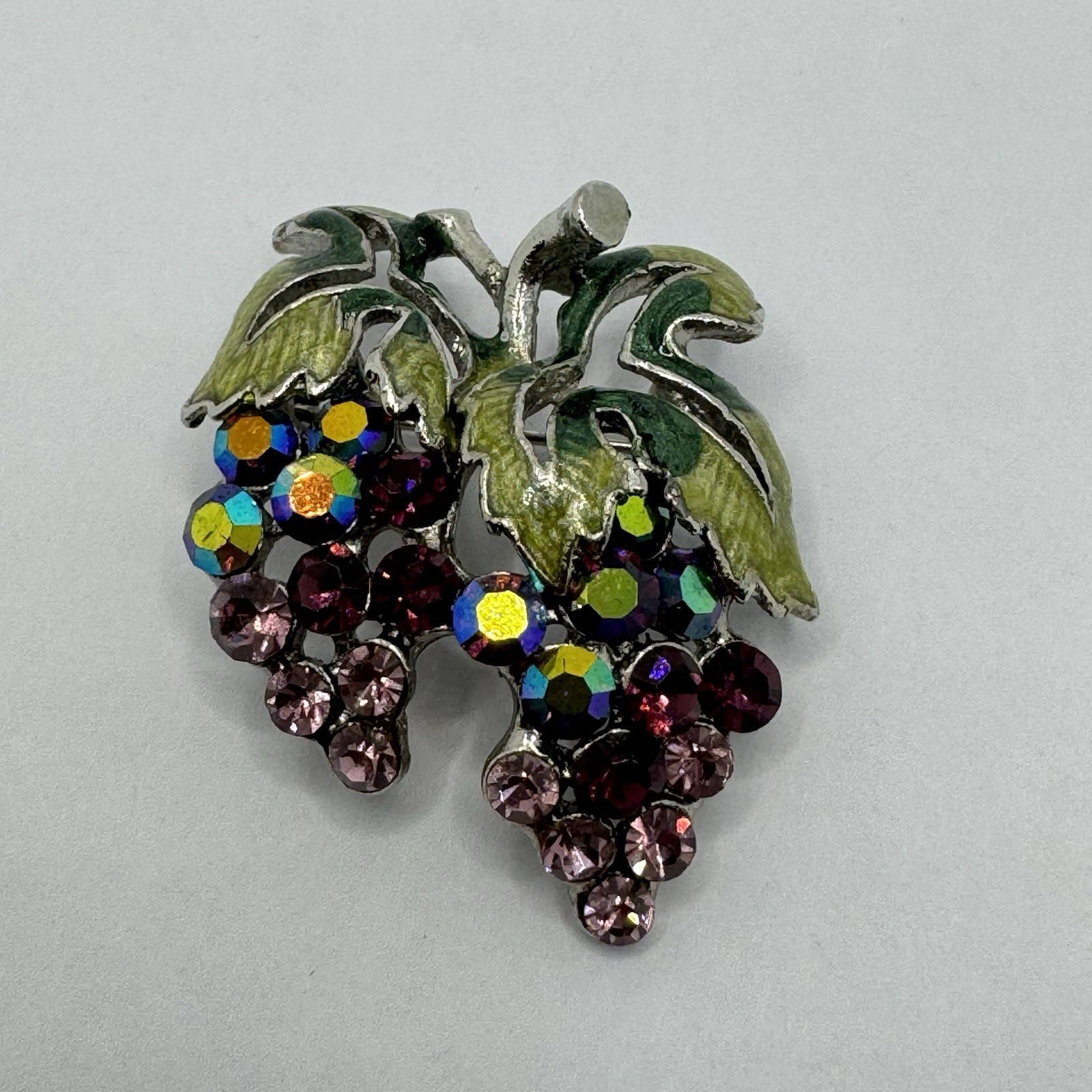 NICE Vintage Enamel Purple AB Iridescent Rhinestone Grapes Vine Brooch Pin 1.5”