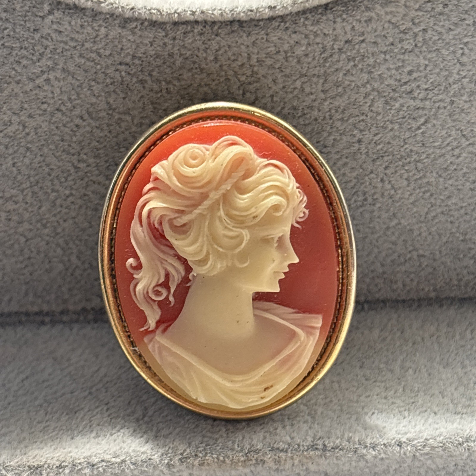 Vantage AMWAY Perfume Cameo Brooch/pendant. Gold Tone. Orange And Cream