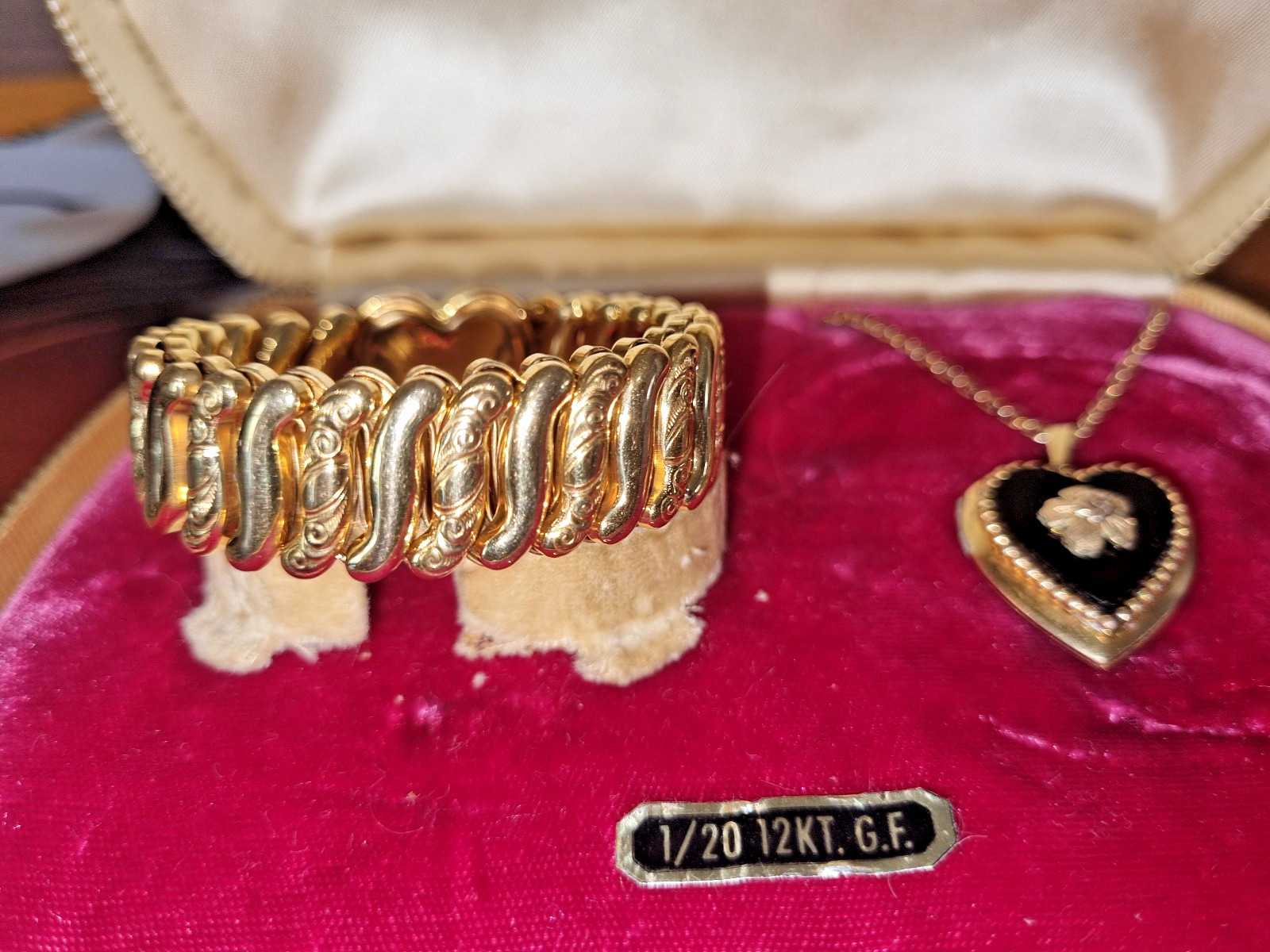 Vintage 12k Gold Fill Onyx Heart Expansion Bracelet Locket Set USA made Video