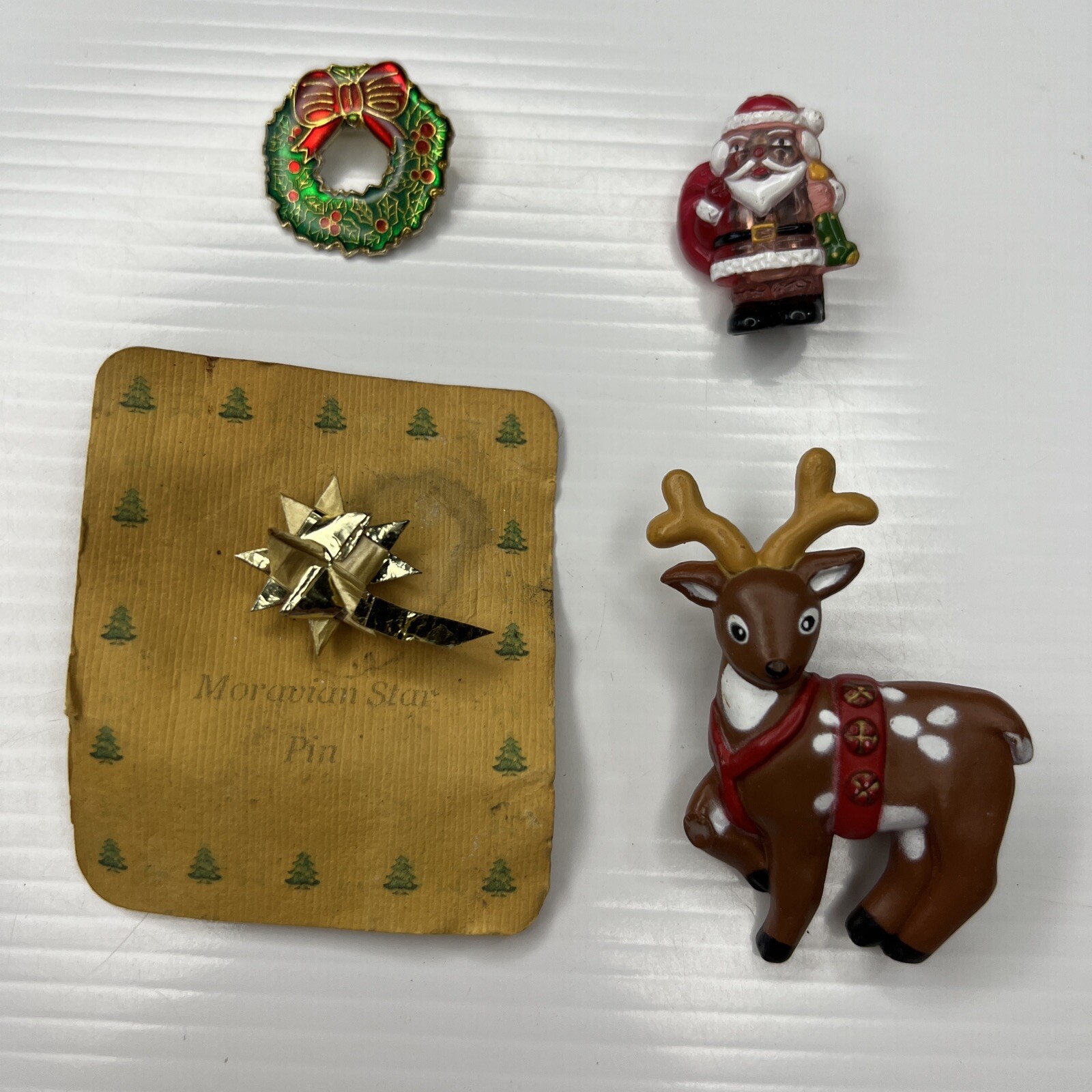 H4 Lot fun world reindeer bow Santa Wreath Christmas Vintage retro brooch pin