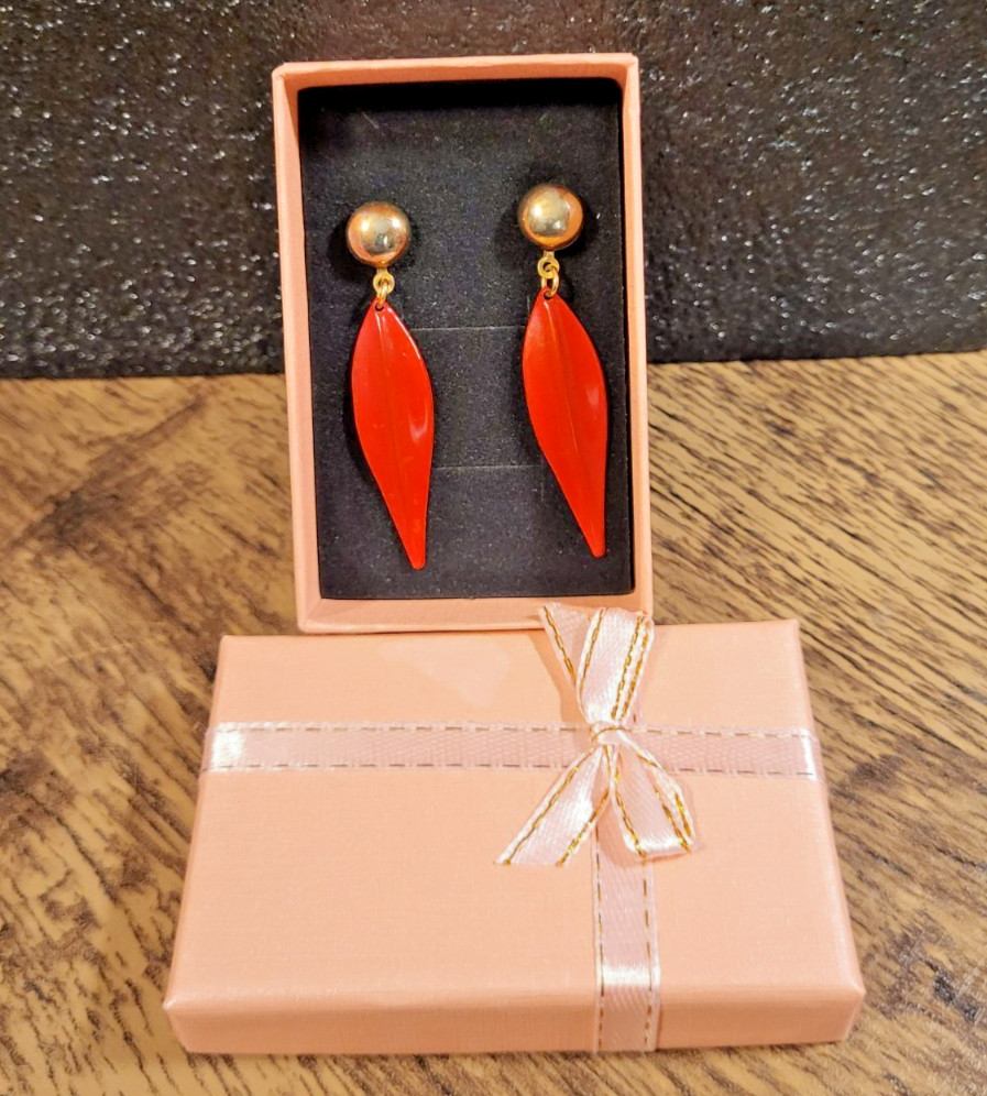 Vtg Red Enamel Marquise Leaf Dangle Earrings Gold Tone Post Stud Drop Statement