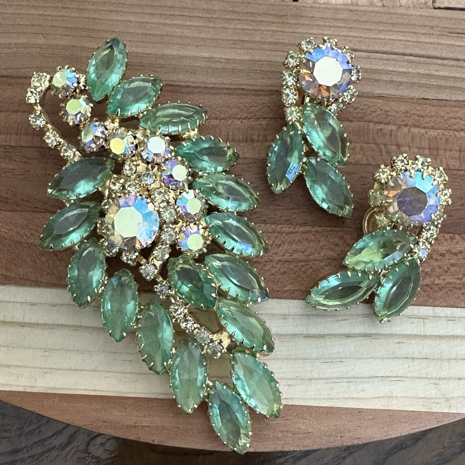 VTG MCM Artisan Brooch 3.5 Inch Earrings Set Green Crystal Gold Floral Leaf USA