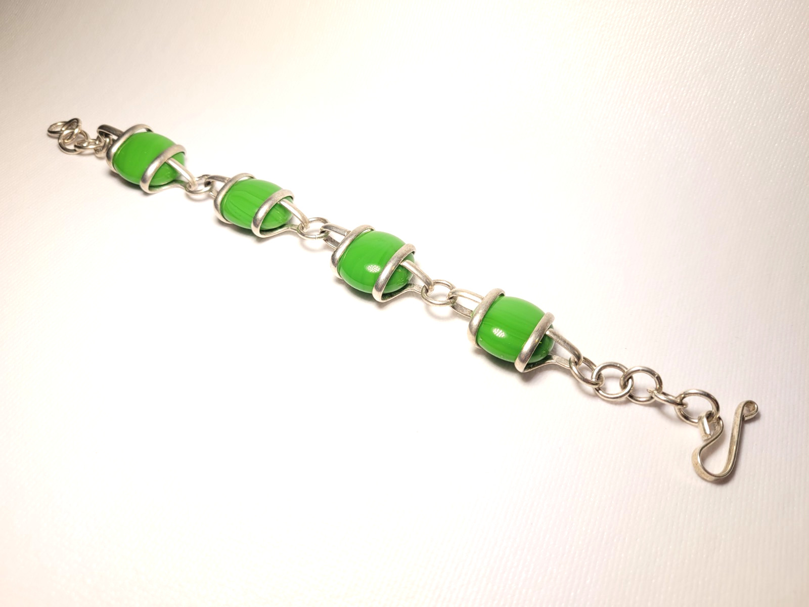 Vintage Artisan Wire Wrapped Green Glass Bead Silver Tone Link Bracelet 8″- 9″