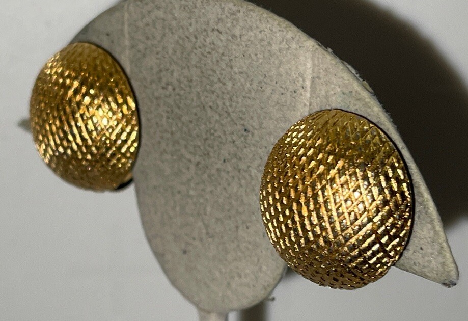 Trifari Signed Vintage Gold Tone Clip On Earrings Jewelry J-57