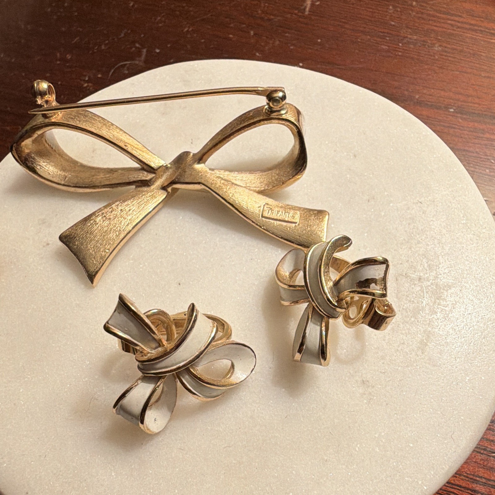 Trifari Signed Bow Jewelry Set Brooch & Clip-On Earrings Gold/White