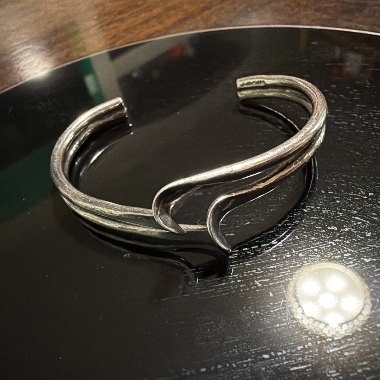 Vintage Modernist Wave Cuff Bracelet – Silver Tone Open Bracelet