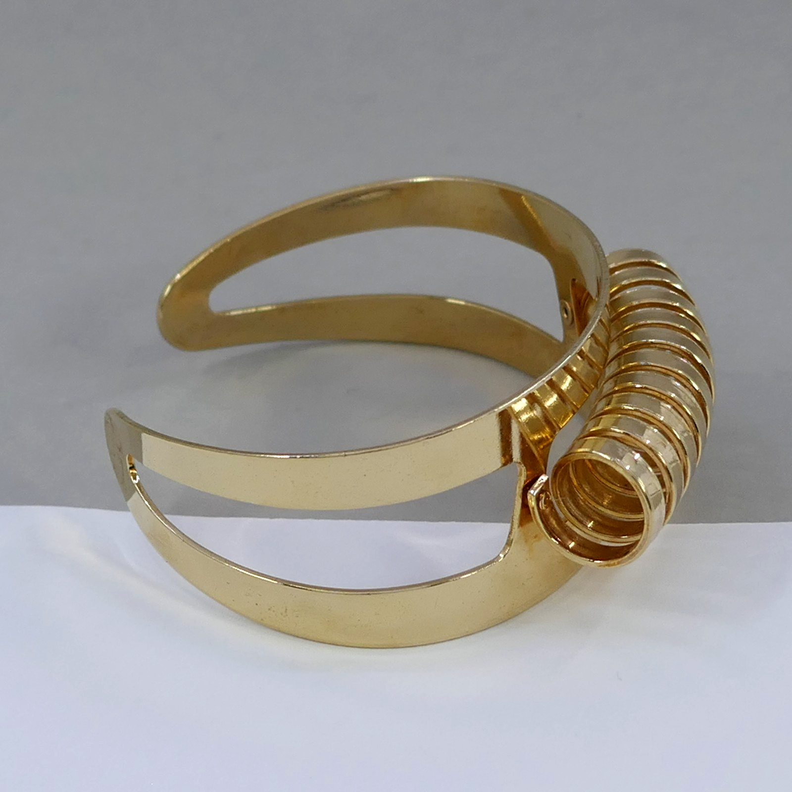 VINTAGE MODERNIST SARAH COVENTRY 1971 COSMIC WRAPAROUND CUFF GOLD-TONE BRACELET