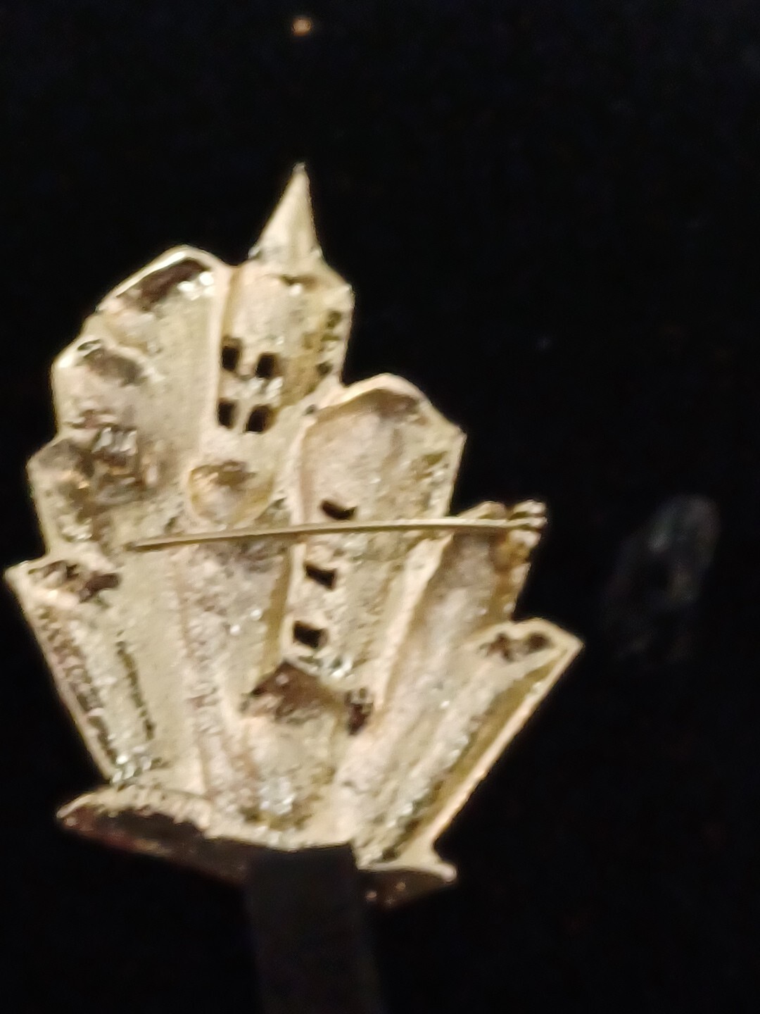 Vtg New York City Buildings Brooch Pin Skyscrapers Pin 3D Gold Tone. A-03
