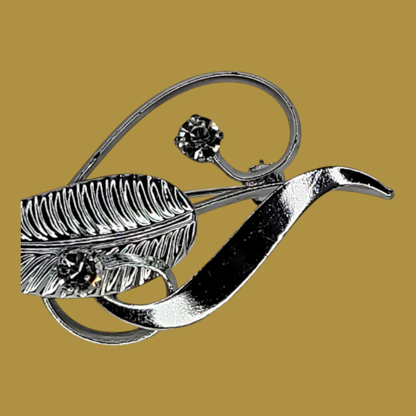 Brooch Pin Silver Tone Leaf Vintage Rhinestone Feather Swirl Textured Metal 3″
