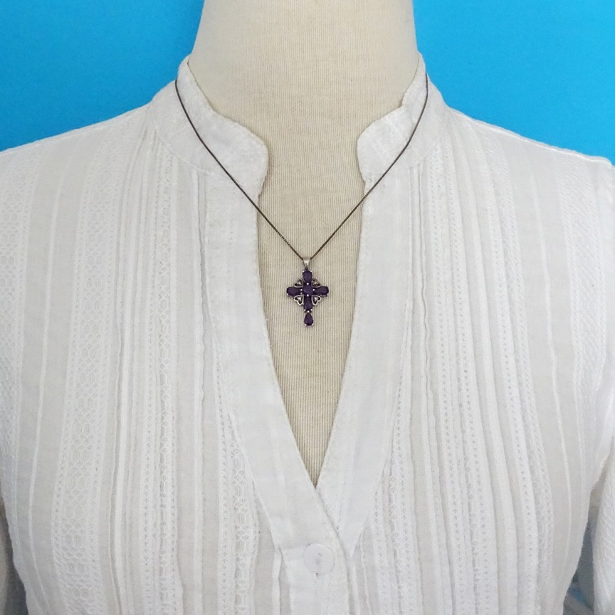 Vint SMALL Amethyst Cross Pendant Necklace Sterling Hearts Signed India 17.5 in