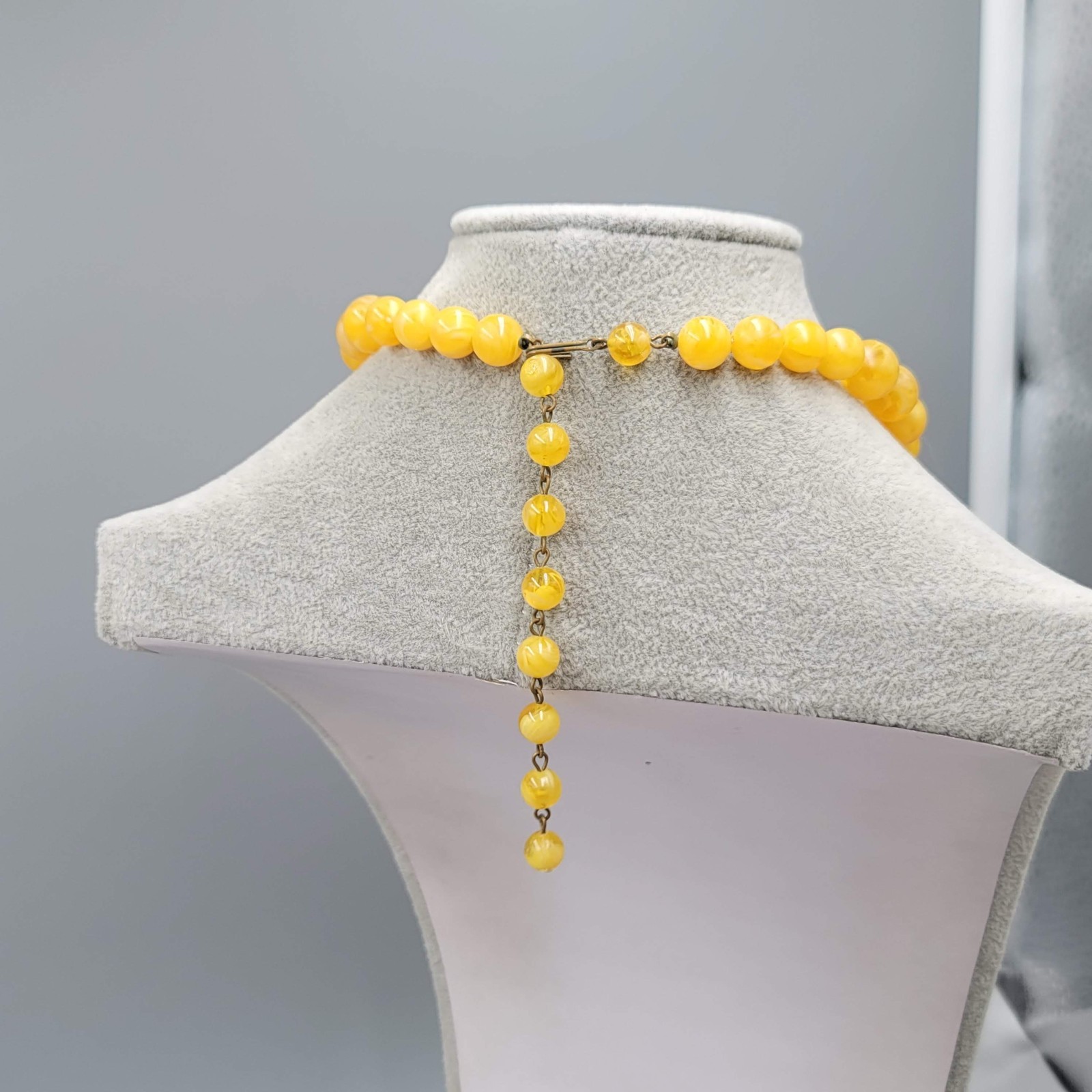 Vintage Marbled Yellow Bead Necklace Pin-Up Retro Costume 15″-18″