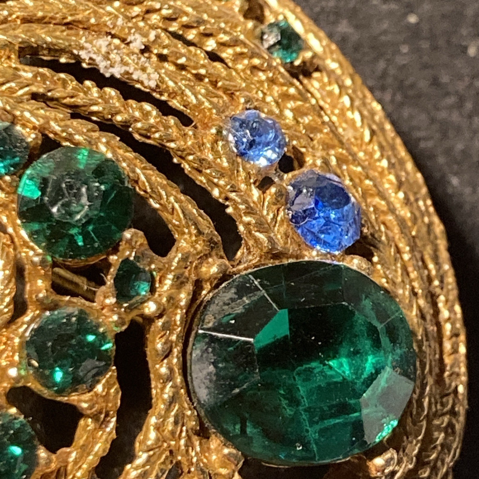 LaRoco 1950s Circular Brooch Colorful Gold Tone Rhinestones Textured Gold Plate