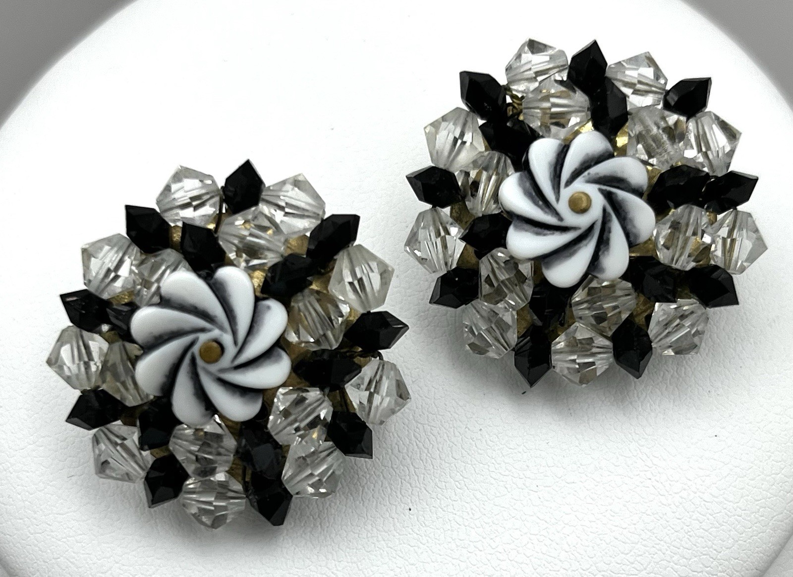 Vintage WHITE & BLACK Plastic FLOWER Two Strand Necklace & Earrings SWIRLY