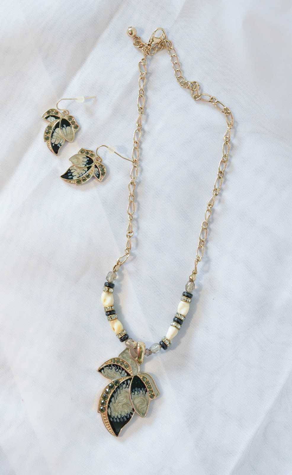 Vintage Kenneth Cole enamel feather shape pendant necklace w/matching earrings