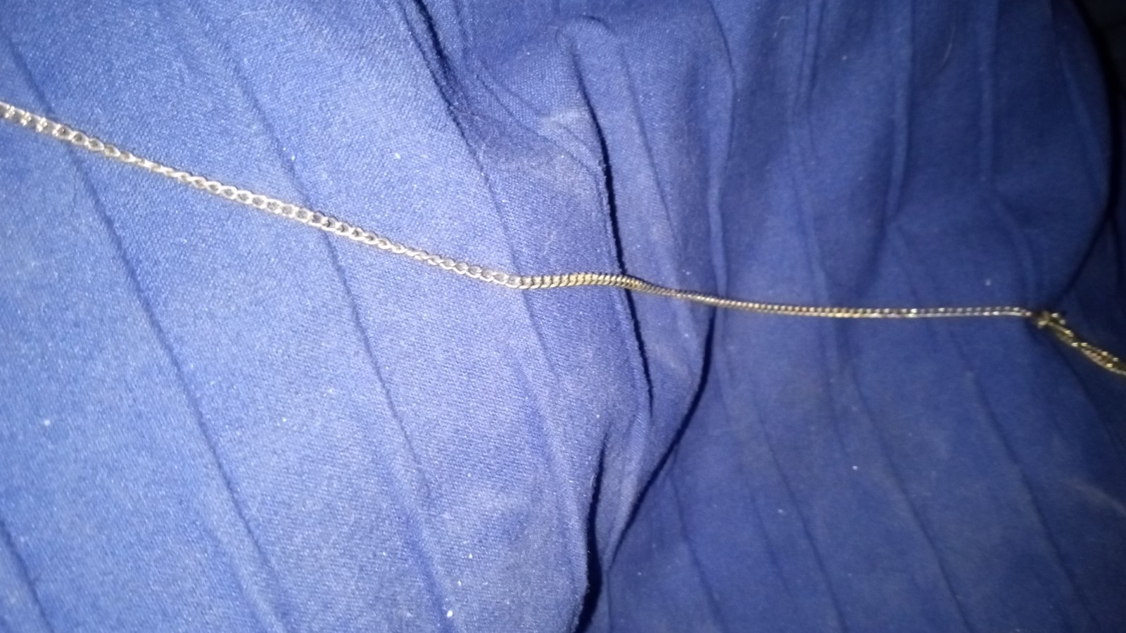 Various necklaces and a pendant. Only sure about 1 being real gold