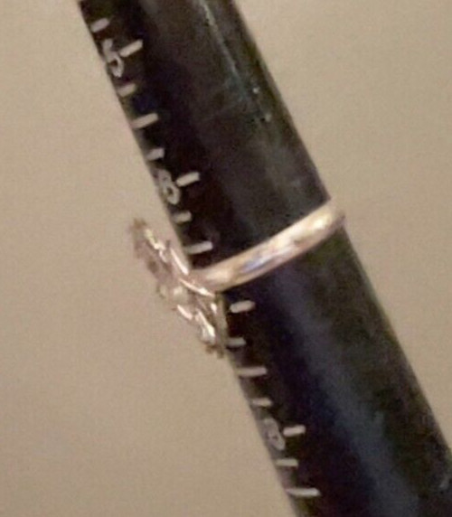 Vintage Ladies Sterling Silver .925 Ring. Size 6.75. About 1″ Round Flower.